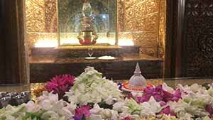 Ruwanwelisaya The 80-year-old Chuda Manikya (Crest Gem)